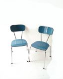 Twee fifties eetkamerstoelen in blauw